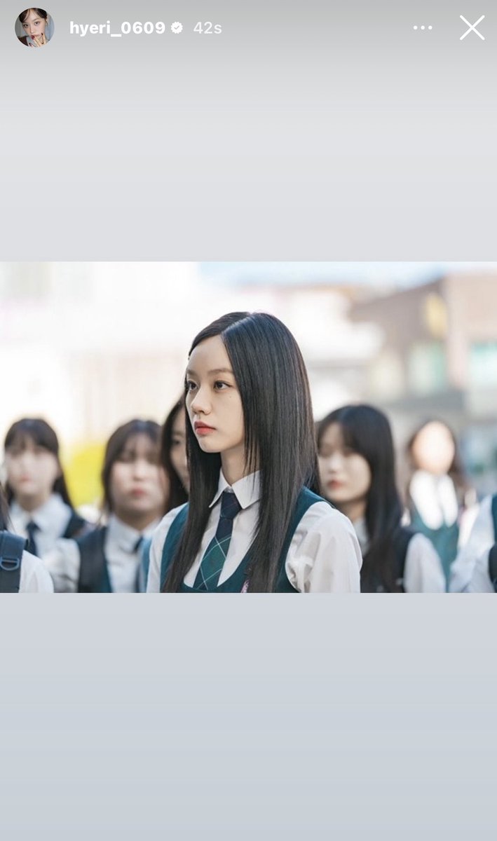 Hyeri posted a still-cut of Yoo Jaeyi for Friendly Rivalry’s 1 year anniversary !!