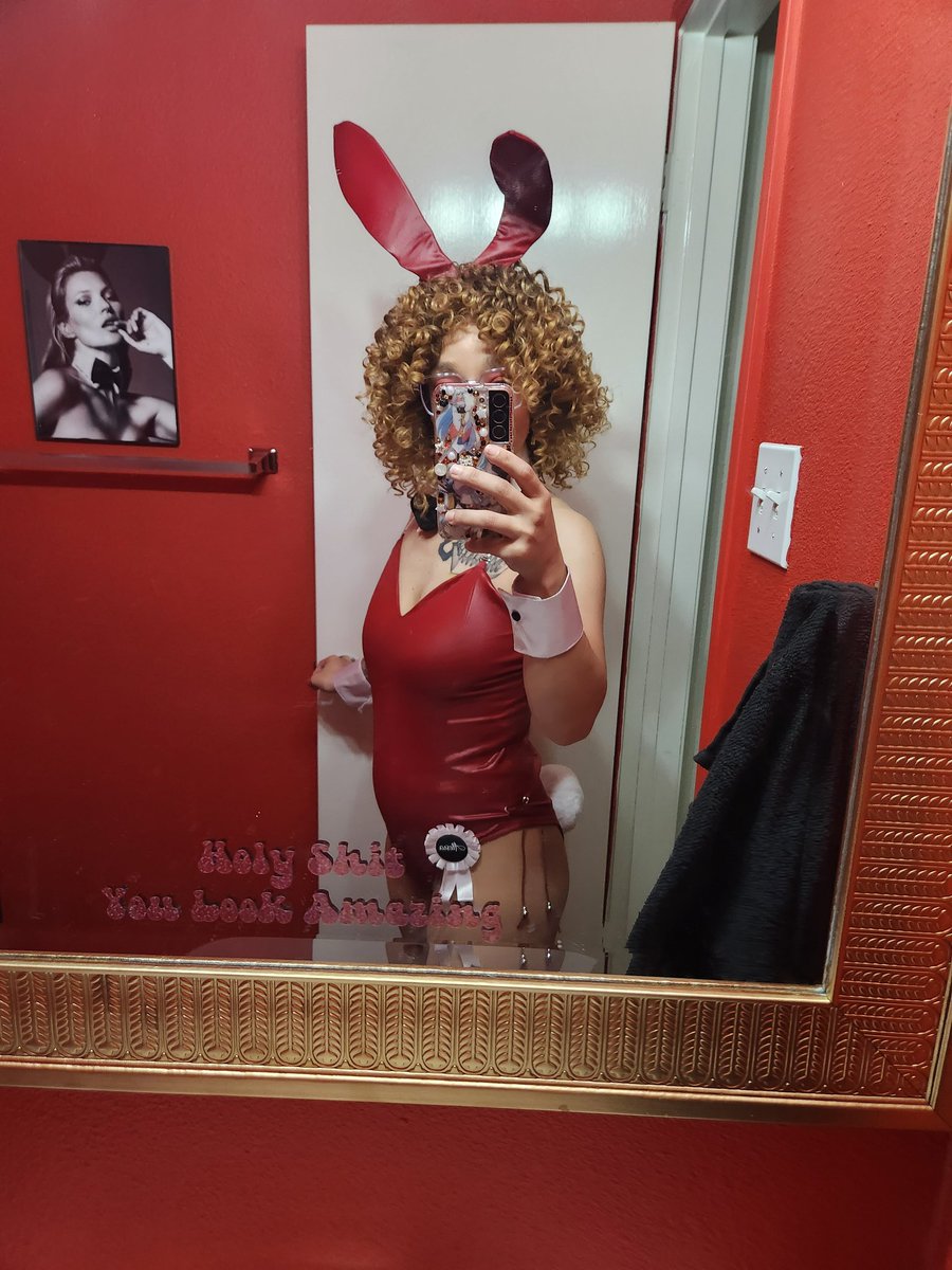 Kissinfirefly's tweet photo. Playboy bunny themed Galentines 
#galentinesday #girlsnight #bunnygirls https://t.co/tncRAh9mIq