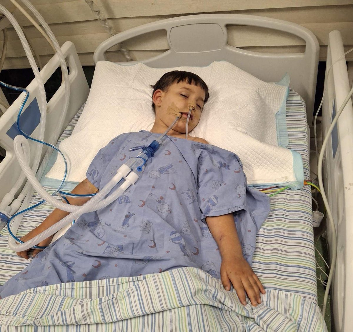 IhabHassane's tweet image. HORRIFIC NEWS: The Jerusalem District Court yesterday rejected a petition seeking to allow five-year-old Mohammad Ahmad Abu Asad from Gaza, who is suffering from aggressive cancer, to receive life-saving medical treatment in Israel because his address is listed in Gaza.

Mohammad…