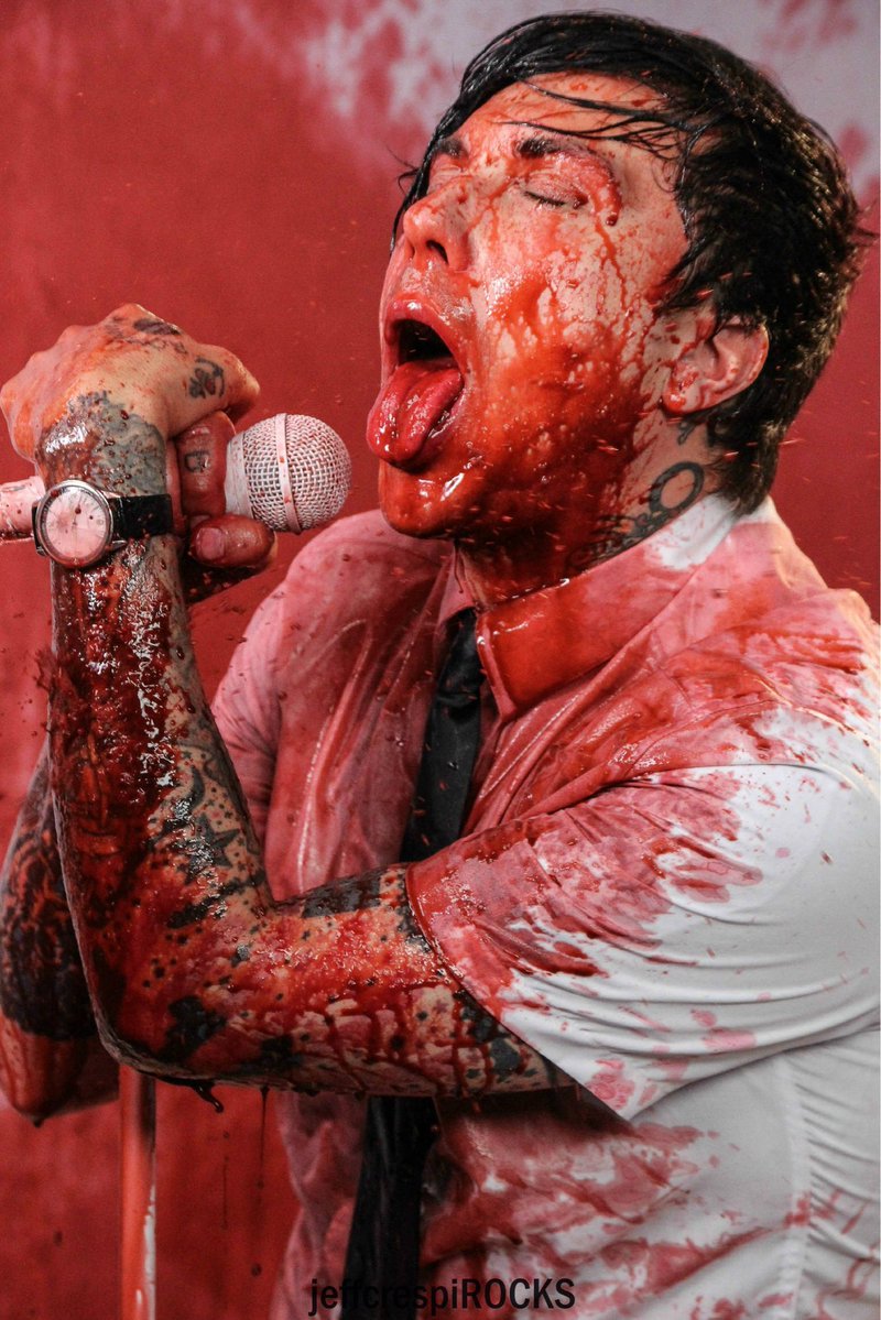 Frank Iero Hourly (@frnkierohourly) on Twitter photo 