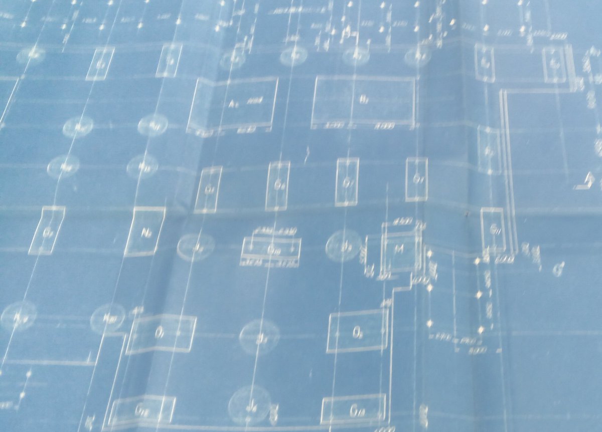 元ポストで少し触れた「青焼き図面」について少しご説明。

現在のコピー機が普及するまで主流だった『ジアゾ式複写技法』の事で、線画や文字部分が青くなる事からこのように呼ばれています。

見た目と共にあの独特なアンモニア臭が記憶に残っている方も多いのではないでしょうか。