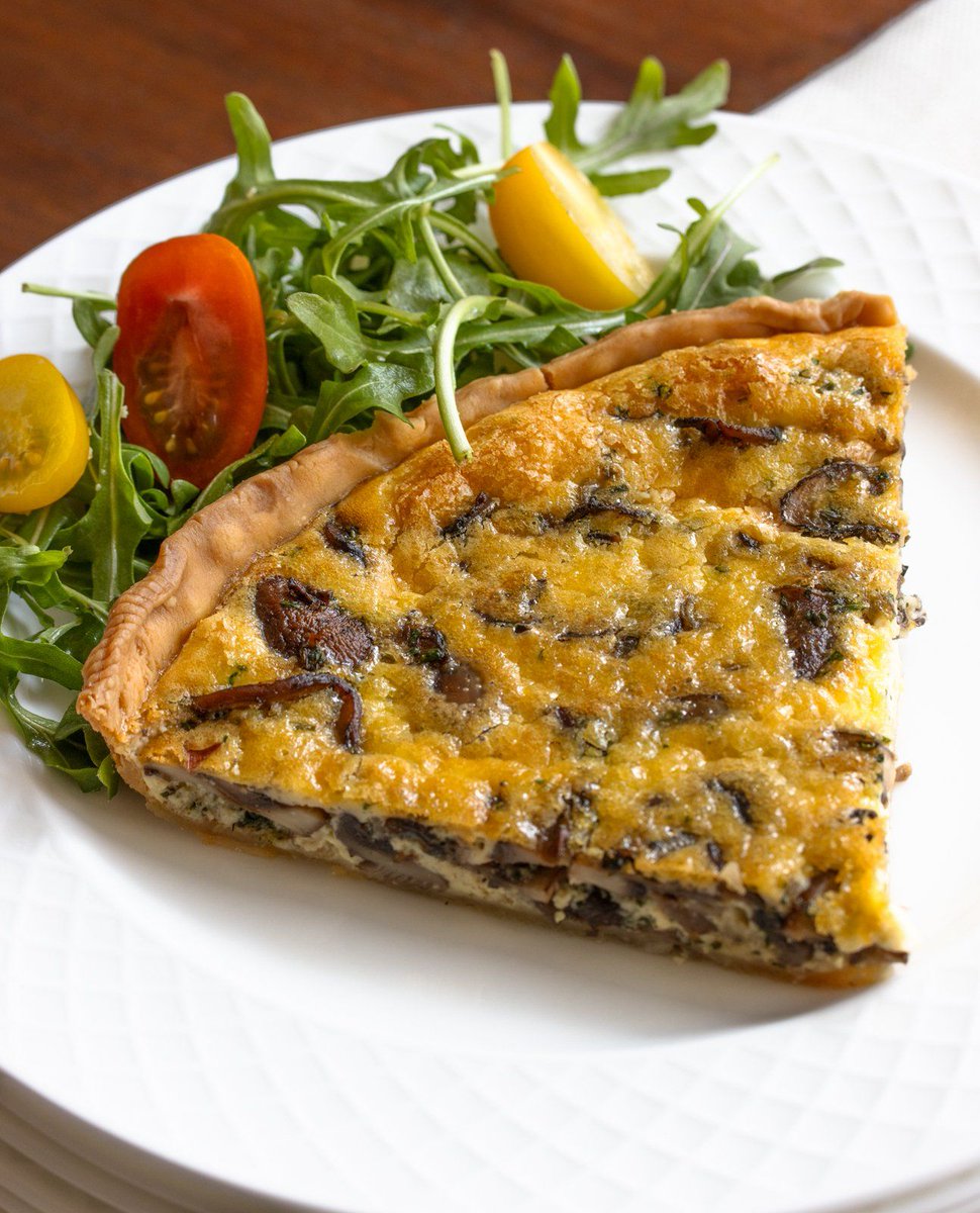 French Mushroom Quiche 🥧Creamy, savory, and perfect for brunch or date night.

giangiskitchen.com/mushroom-quich…

#FrenchRecipes #Quiche #ComfortCooking #GiangisKitchen