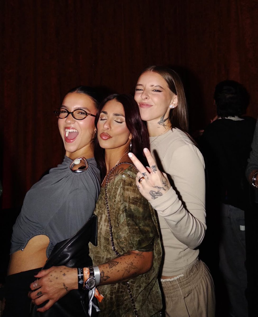 miko tu no te cansas de ser tan linda 😩