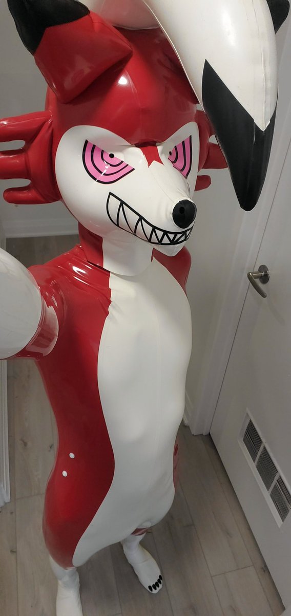 Pretty sure I've basically posted all of these. But I love this suit so much, so now you get to see them again. Can't wait to be in it at Furnal Equinox. ;3