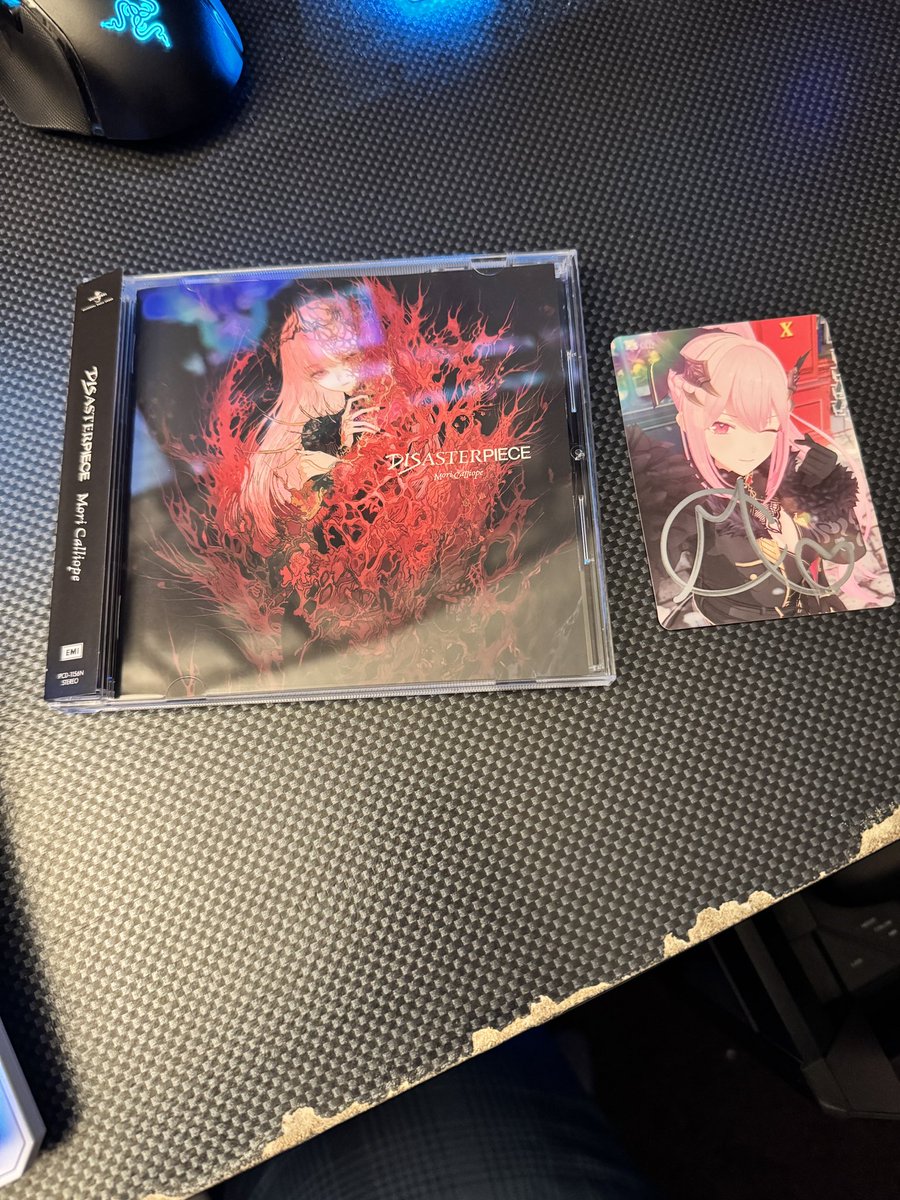 MrTOAST128x's tweet photo. It’s finally here!! If only I didn’t have butter fingers and dropped it trying to get the booklet out 😭 super glue saved the day lol but I’m happy I finally received my oshis cd!! #DISASTERPIECE #MoriCalliope https://t.co/a56Vl9aX7A