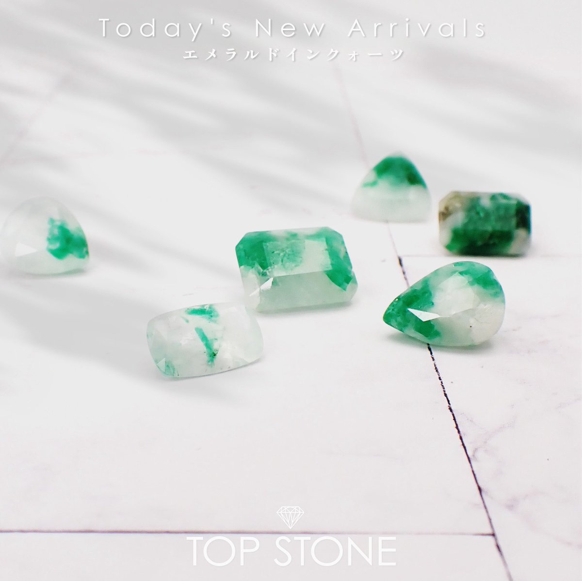 ▷ エメラルドインクォーツ パキスタン産 : 5.83ct / 12.4x9.8mm : Item No.31654 エメラルドが半面にたっぷり入った ルース。エメラルド結晶の形もくっきりわかります https://t.co/RSDUfP1zeS インド製 A++ 品質 エメラルドストーン オリジナル 9.25 ラッティ 8.32 カラット ラボ 認定 ルース プレシャス パン