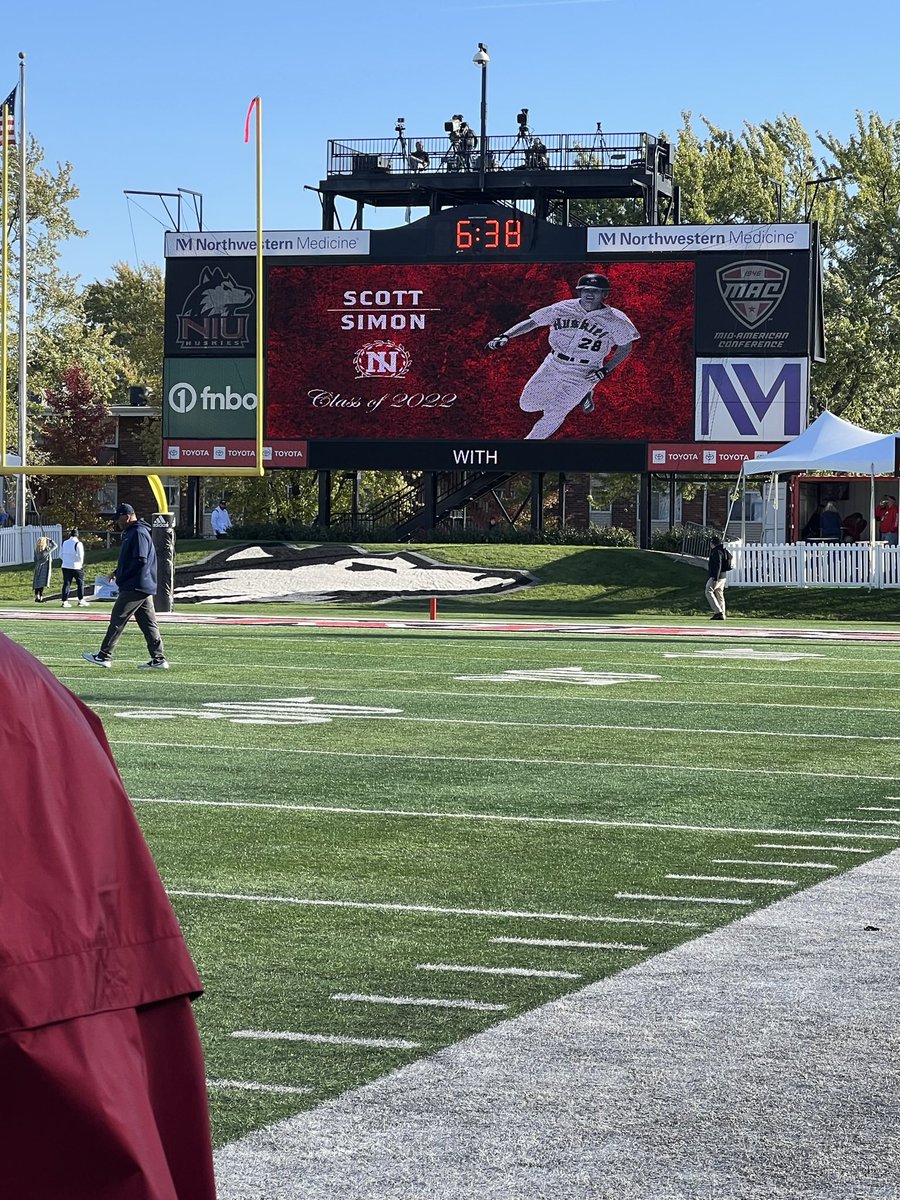 annabelle_simon's tweet photo. Big shoes to fill 👟♥️🥎

@NIUSoftball @NIU_Baseball @SimonSaysScott https://t.co/Yon2W2uTBn