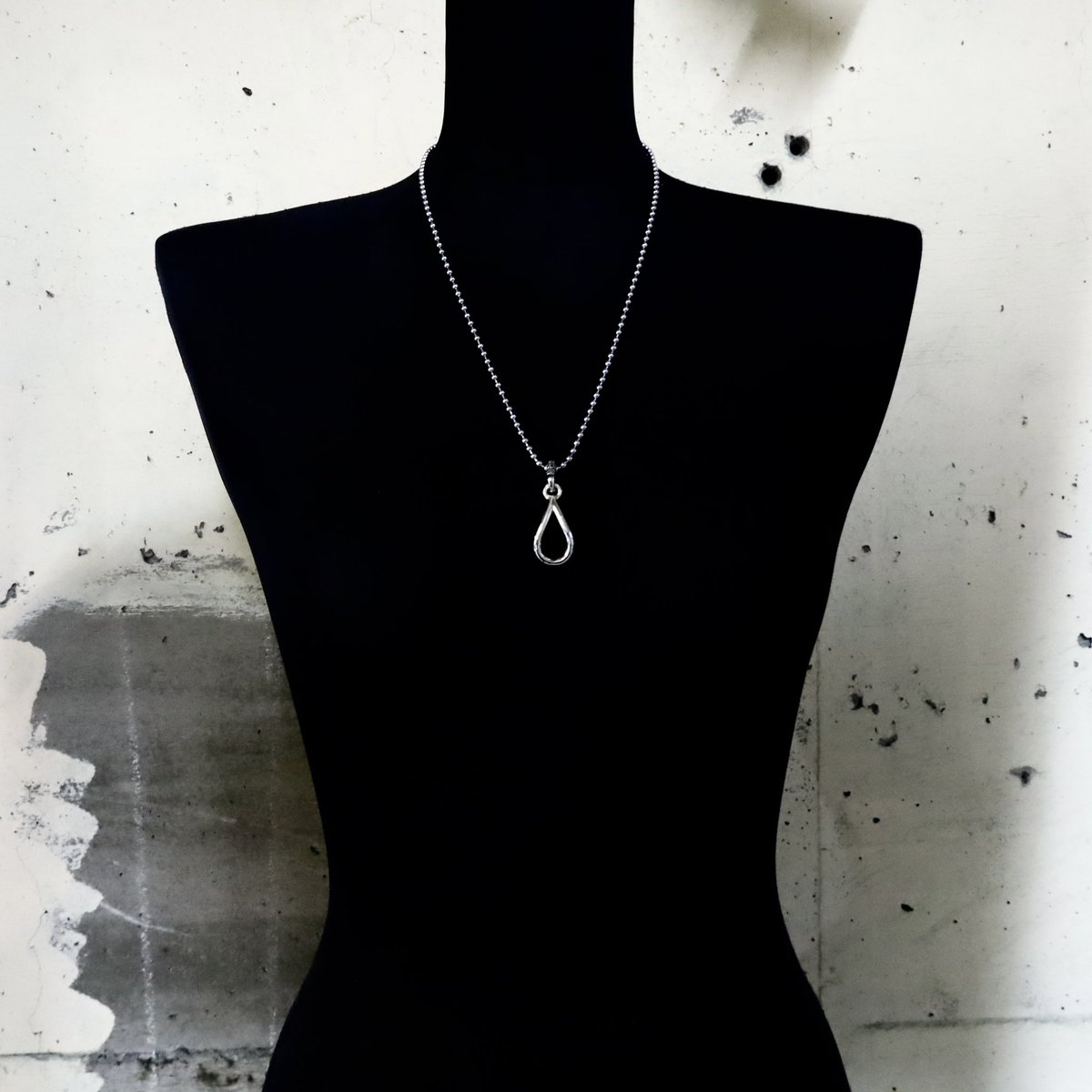 甘い記憶と、手のひらに残る重みを。
— Valentine Edit 2026 —

OPEN TEARDROP PENDANT 

本品は受注生産につき、バレンタイン迄にお届け可能な製作枠は残り僅かです。
完売次第、終了となります。

godsize.theshop.jp/items/134203385

#ValentinesDay 
#GODSIZE