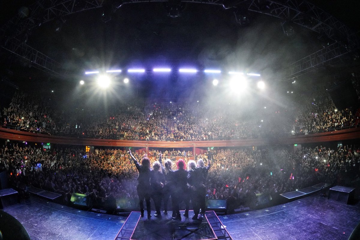 GACKT_Secretary's tweet image. Chile, thank you!🇨🇱🔥
Final night and it was absolutely insane.
Latin America, we'll be back!🤟🔥

#GACKT