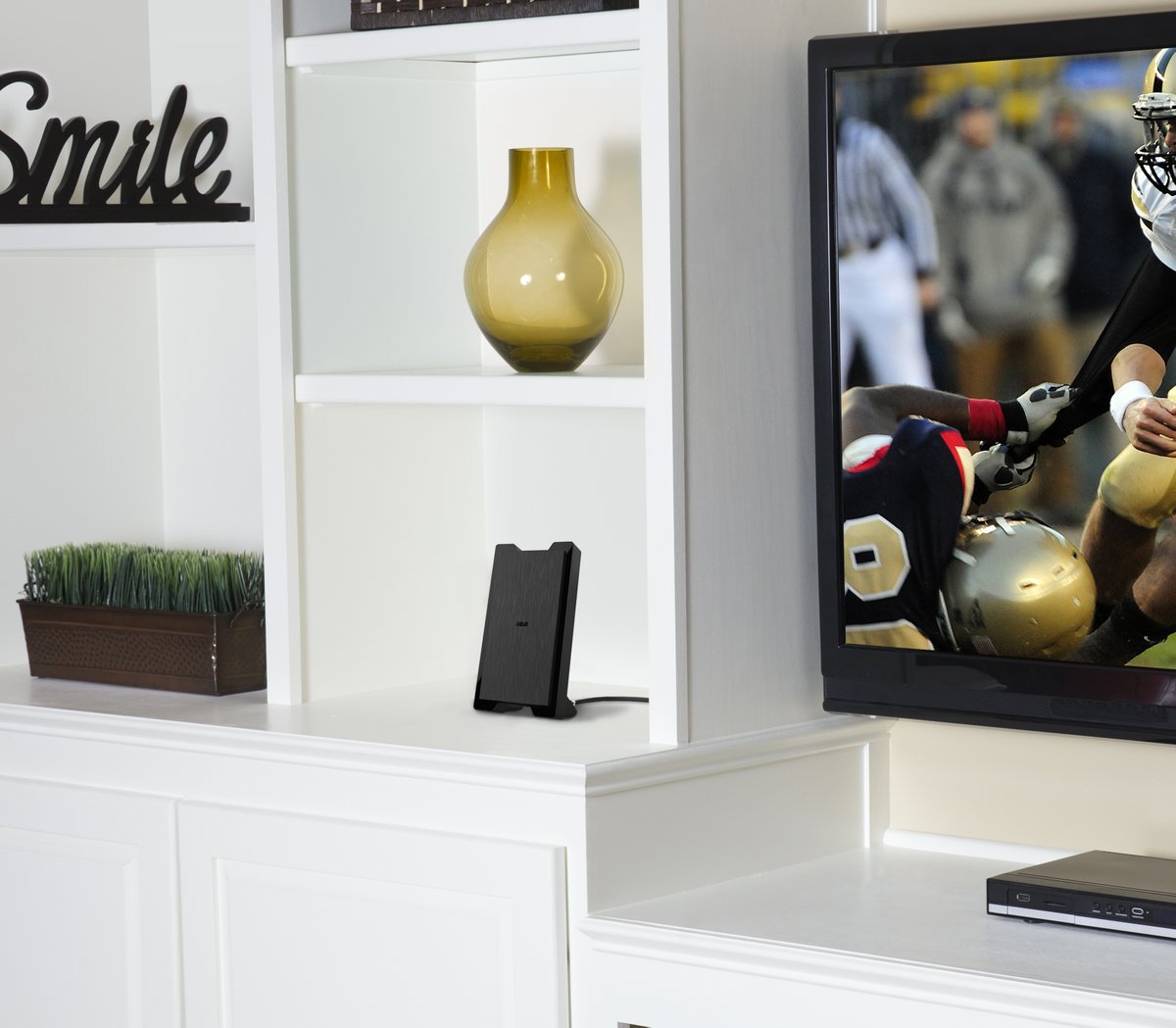 Get the freedom of watching your favorite network shows, local news, sports, and weather for free with the RCA ANT1268E Amplified Indoor HDTV Antenna. With its advanced amplifier design and extendable dipoles, you’ll enjoy stronger signals and more local channels without paying a