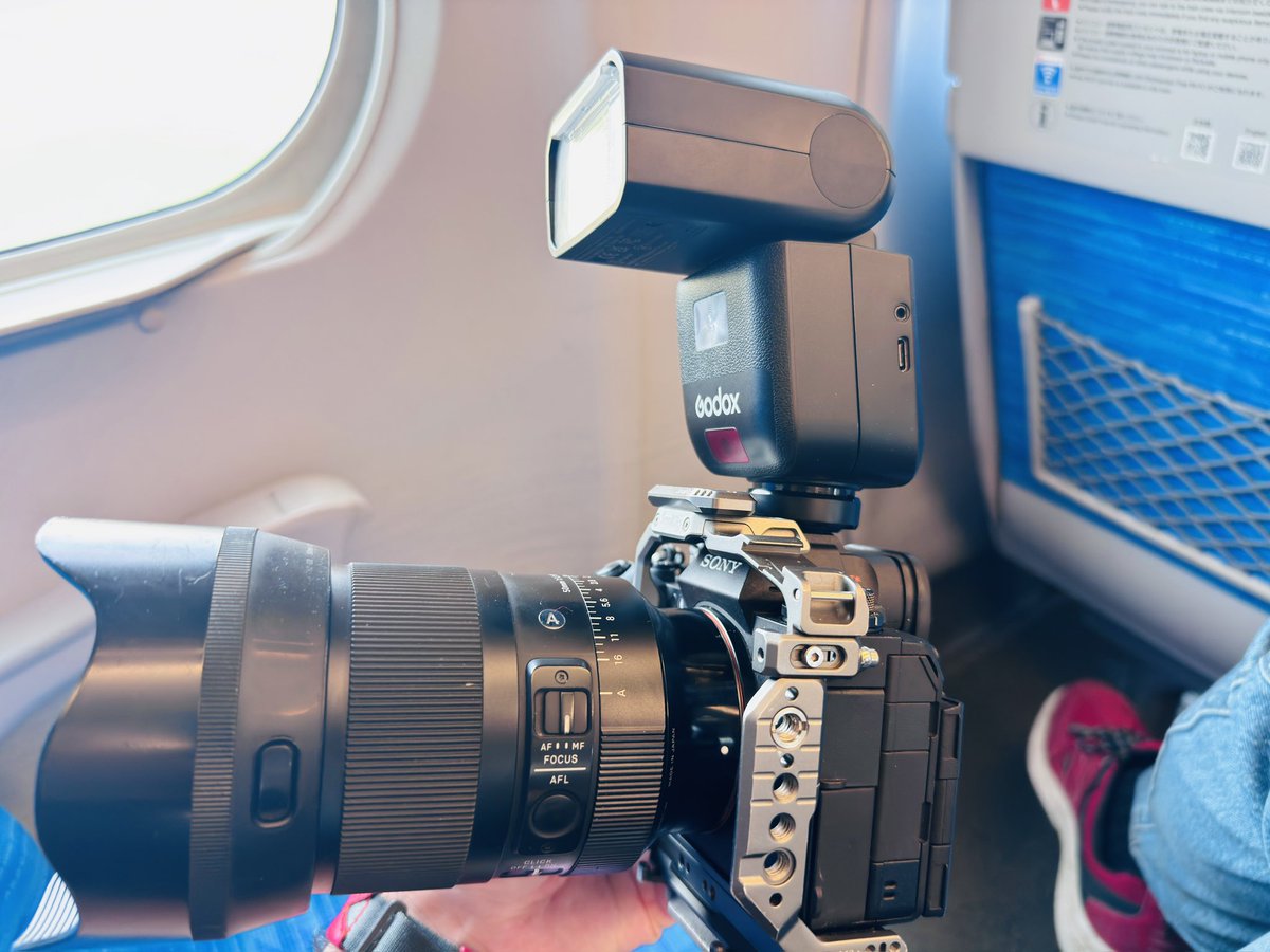 ilkoallexandrof's tweet image. シェア嬉しい☺️去年の春からもう1年近くめっちゃ使ってまーす❗️コンパクトでめっちゃいいクリップオンストロボだよ！iT30 と V1の間のモデルなので、コンパクトでめっちゃ使いやすいです

ストロボ👉 amzn.to/4rK0Hhm

そして、高くないのが最高でーす😀

イェーイ