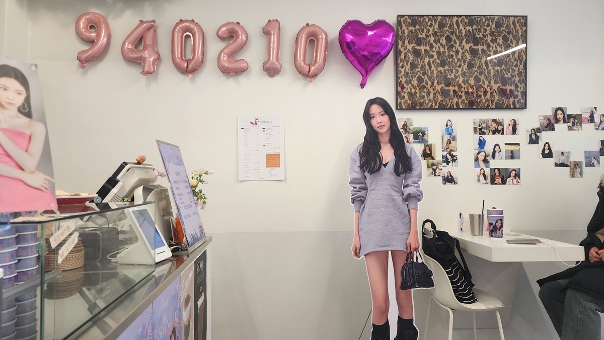 오늘 생일카페 마지막날입니다🥺
오픈시작 했습니다 후기 올려주시면 추첨으로 선물 드립니다
⏰️:12:00~18:00
#33th_Happy_Naeun_Day
#평생_함게할게_나은아_생일축하해