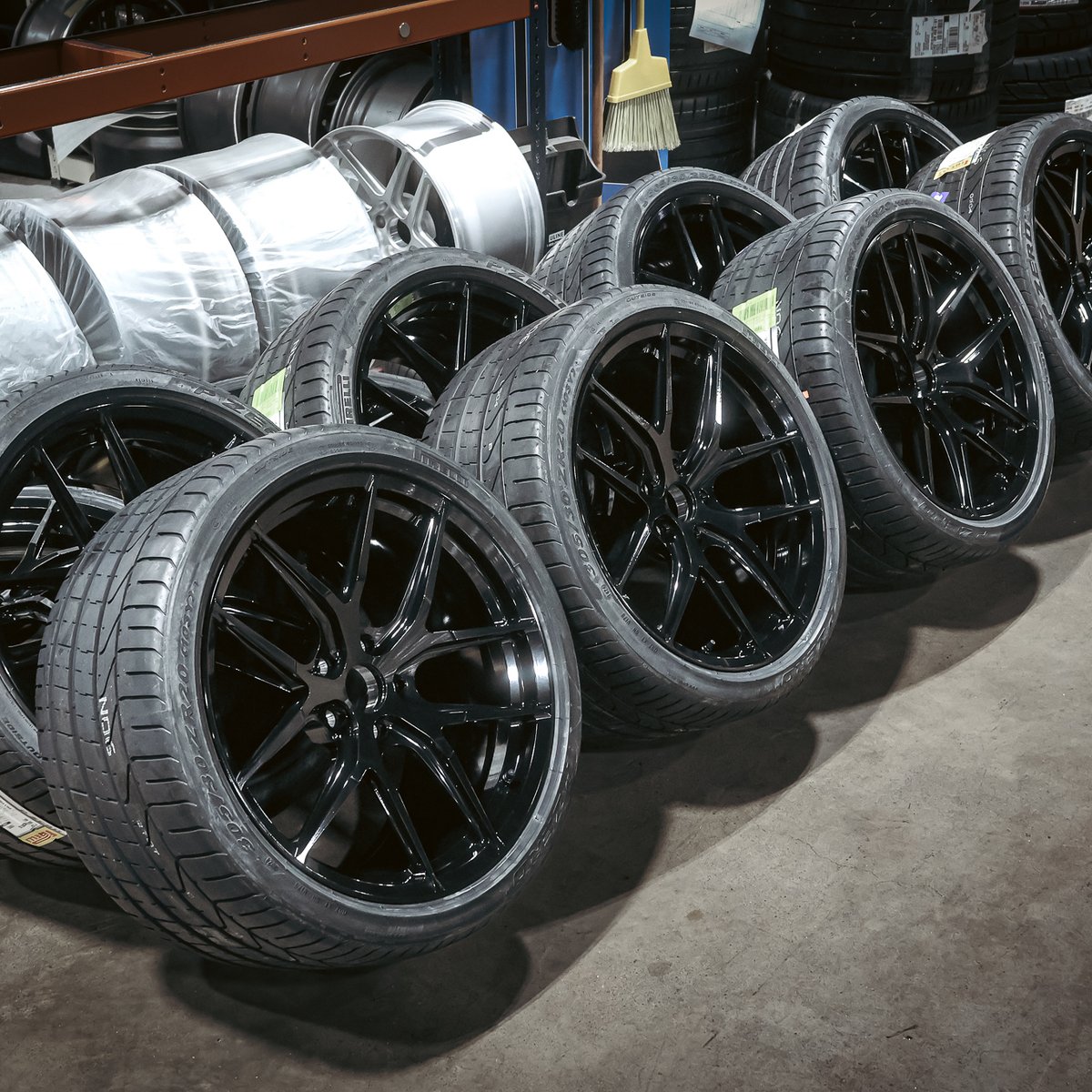 ForgelineWheels's tweet photo. #Shelby brought the power. We brought the grip.
The first production run of our #Forgeline one‑piece forged #monoblock #VX1S wheels — mounted with Pirelli P‑Zero tires — is ready to ship for the new 830HP Shelby Mustang #GT350TA. Learn more about the #ForgelineVX1S (including sizes and pricing) at: https://t.co/ca00BnSkE3
🇺🇸🇺🇸🇺🇸
---------------
Wheel: Forgeline VX1S
Type: One Piece Forged Monoblock
Series: One Piece Monoblock
Size: 20x10.0 & 20x11.0
Finish: Gloss Black