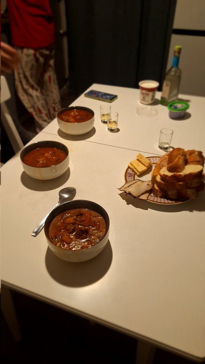 self_advisor's tweet image. Дружить семьями и домами это моё любимое

Машынька и Андо готовят самый вкусный Борщ в Ереване