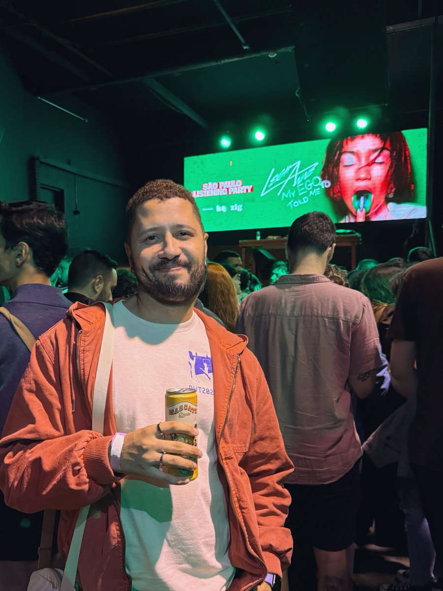 Oi <a href="/LeighAnneMusic/">Leigh-Anne</a> 🫰