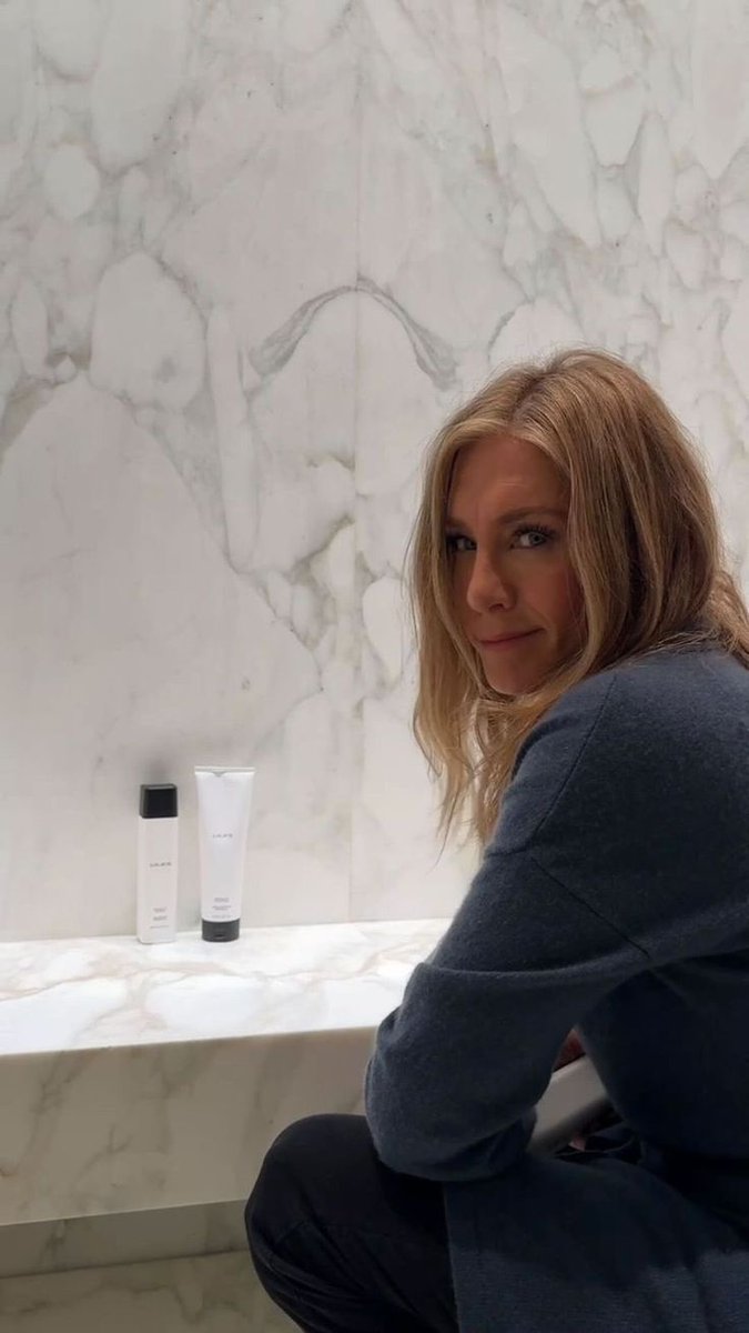 My birthday is still counting.....🎁🎂
What are you getting me on my birthday?
#jenniferaniston
#hollywood 
#everyoneシ゚
