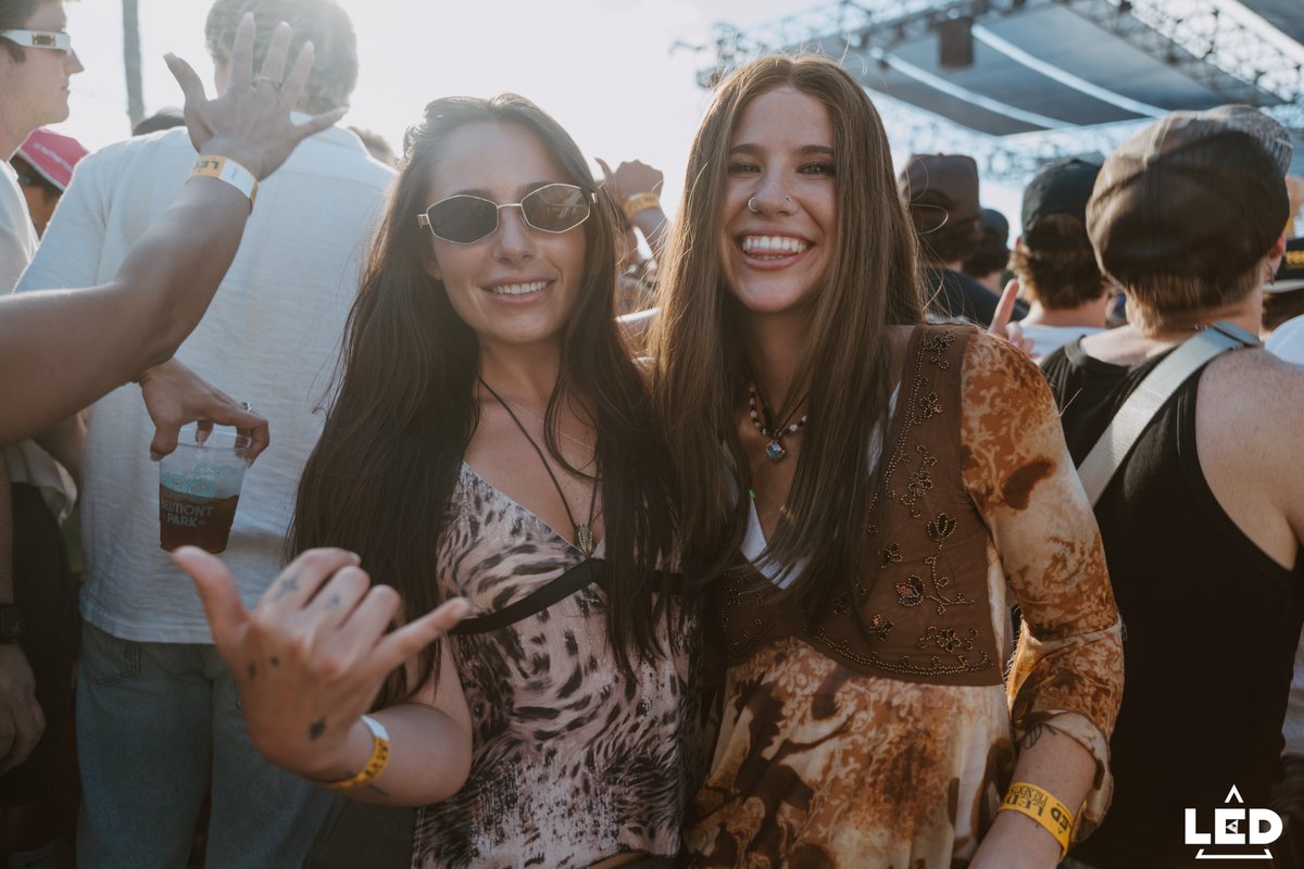 LED Presents tweet media