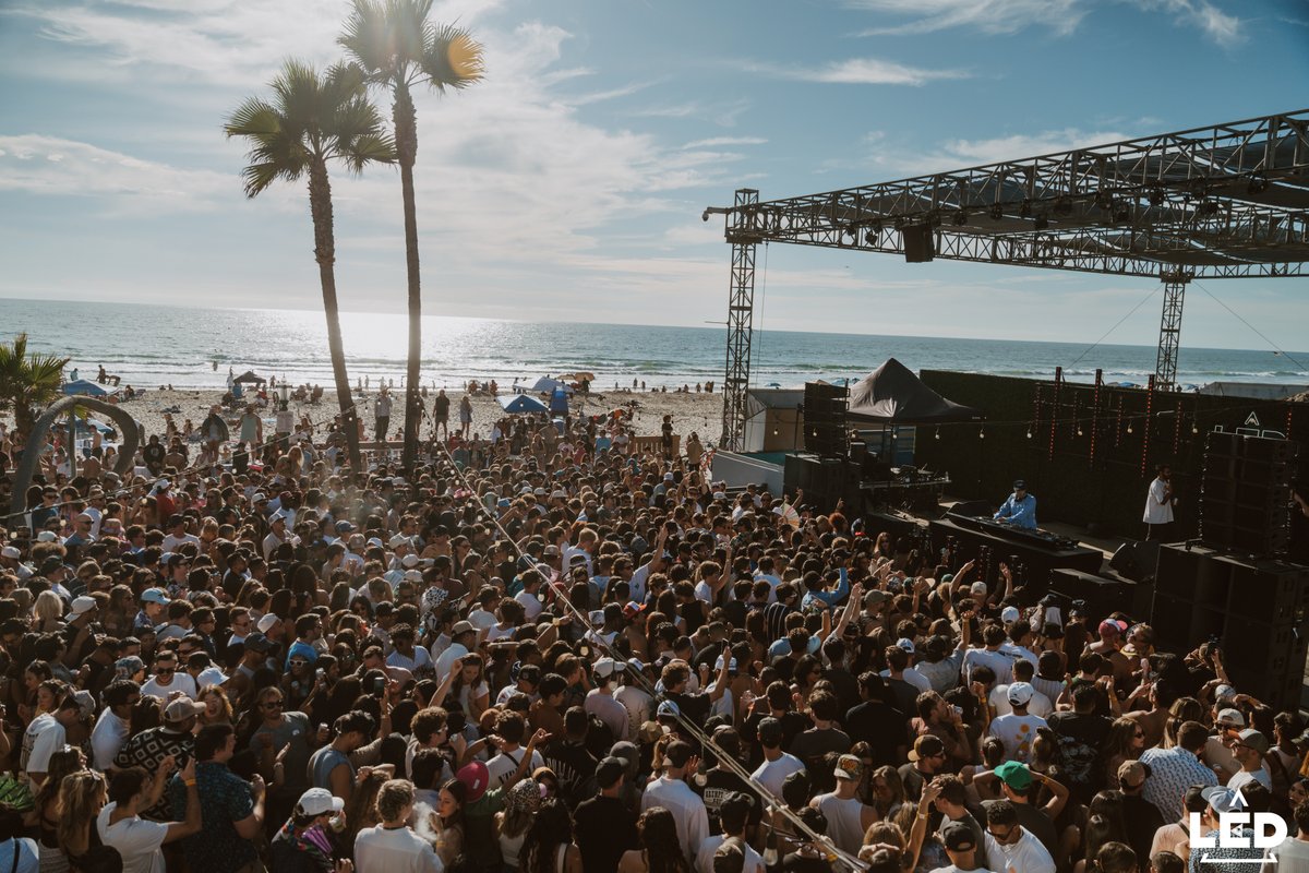 LED Presents tweet media