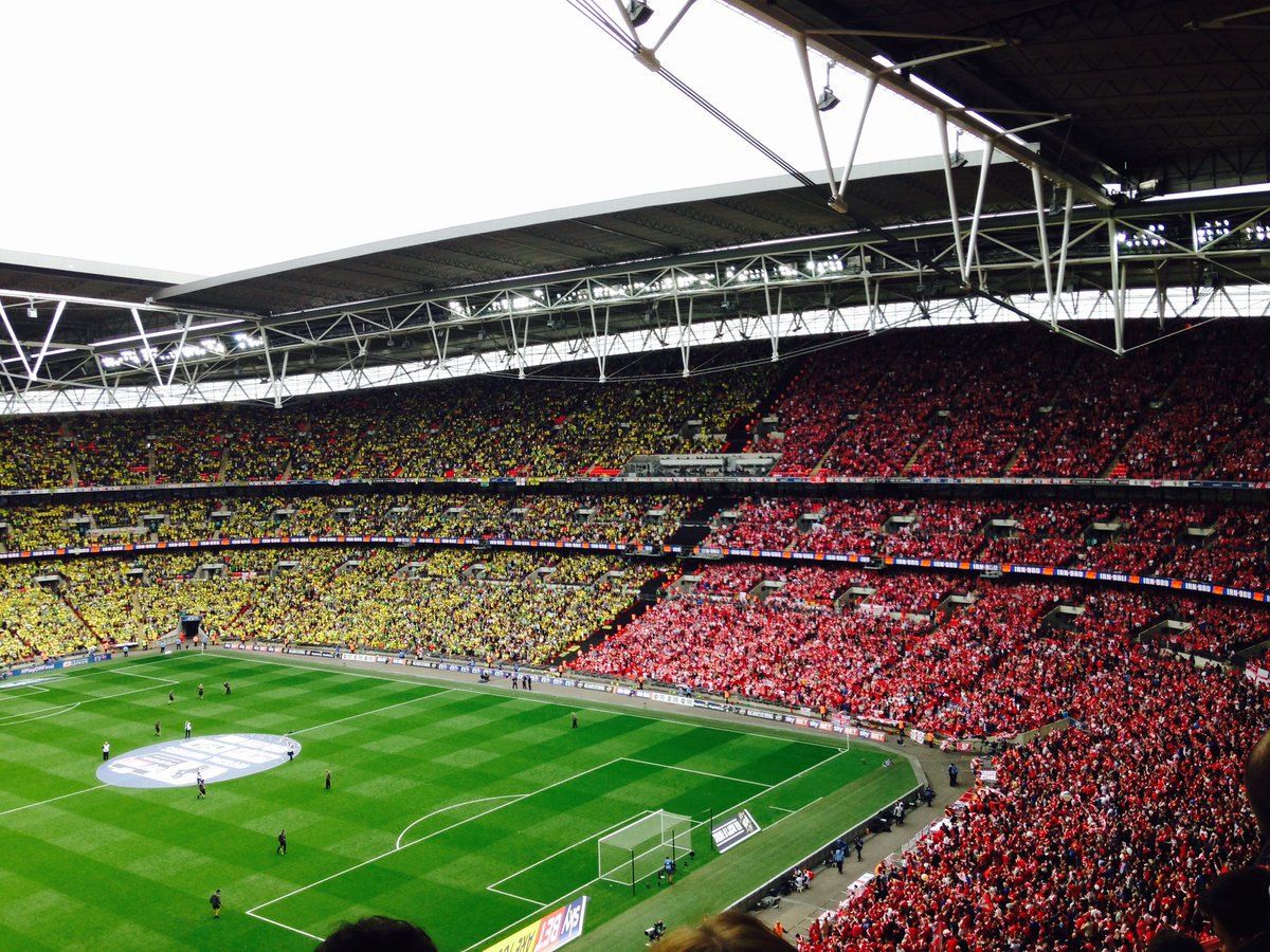 LD_88's tweet photo. @The_Forty_Four Championship Play Off Final 2015 Boro v Norwich. A glorious sight. Less said about the result, though, the better https://t.co/KxJTYzUx3W