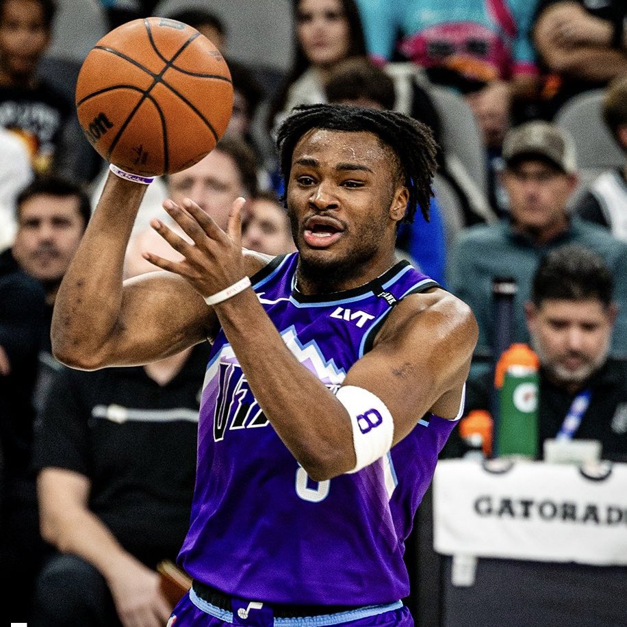 RTNBA's tweet image. NBA assist per game leaders this season:

1. Cade Cunningham, 9.7
2. Luka Dončić, 8.6
3. Jalen Johnson, 8.2
4. James Harden, 8.1
5. Jamal Murray, 7.5
6. LaMelo Ball, 7.5
7. Andrew Nembhard, 7.4
8. Isaiah Collier, 7.2
9. Davion Mitchell, 7.1
10. Stephon Castle, 7.0

Any surprises?