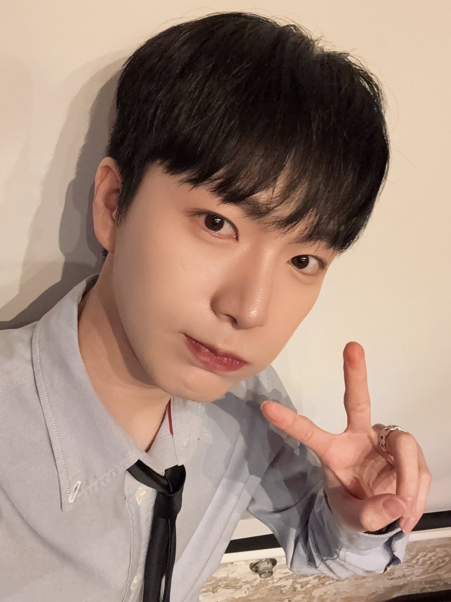 OmegaX_members's tweet photo. [#OX]

아르바이트 끄으으읕!

#OMEGA_X #오메가엑스
#케빈 #KEVIN https://t.co/vUeo3RjOeV