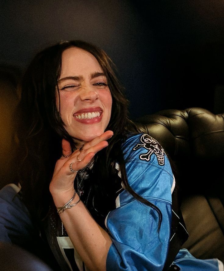 - 𝗡𝗼𝘁 @𝗕𝗶𝗹𝗹𝗶𝗲𝗲𝗶𝗹𝗶𝘀𝗵. (@goldcoveredmic) on Twitter photo 