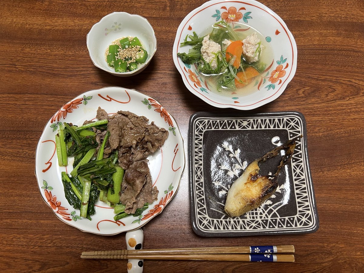 1月6日火曜日の夕食

なおとの自炊分

牛肉と小松菜の炒め物　ツミレとにんじんと水菜の煮物　かれいの塩焼き　オクラのごま和え