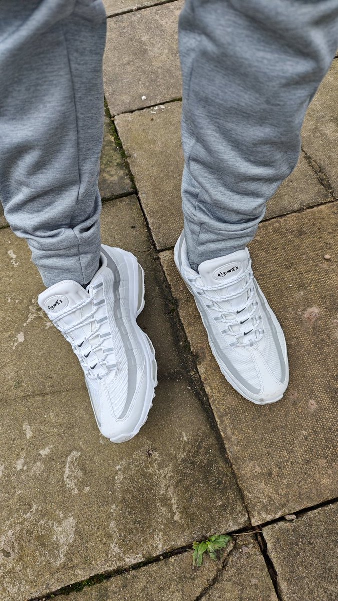 Nike_trainer_lad tweet media