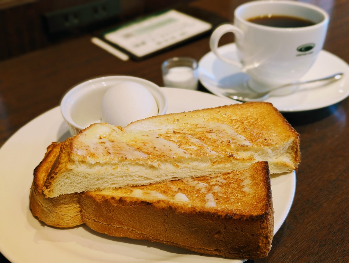 tmm_supino0017's tweet image. Breakfast and some light work at my usual café. I love how quiet it is at this time. #breakfasttime