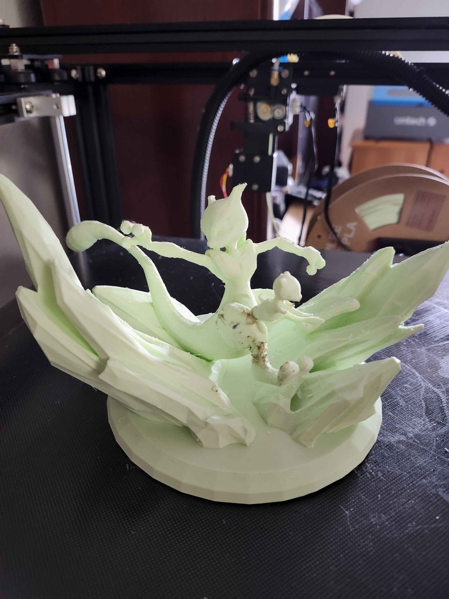 Zepiczorua's tweet image. My Mew and Mewtwo 3D print finished, and I just got the supports removed! Time to spray primer and paint it.

#pokemon #mewtwo #3DPrinting