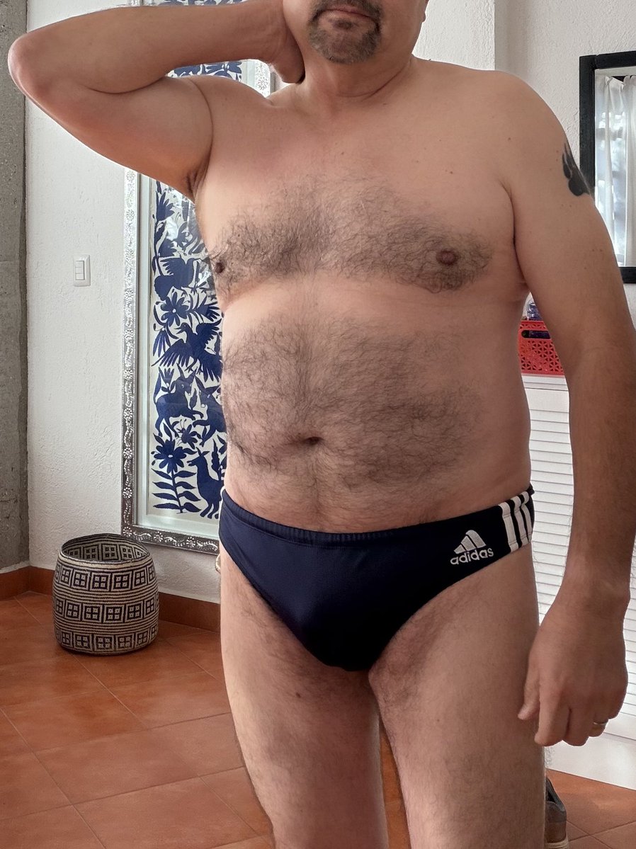 Anyone into daddy bears wearing speedos…