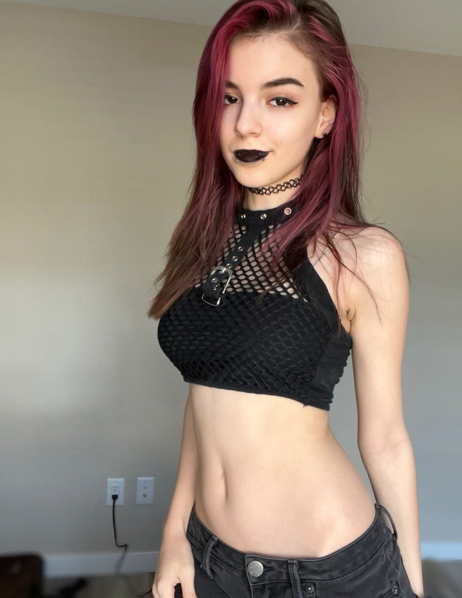 Evie🖤 tweet media