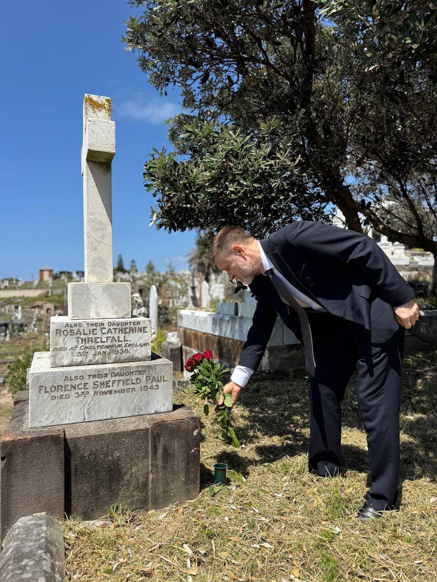 🇷🇺 Within the framework of the events marking Diplomatic Worker’s Day celebrated in Russia on 10 February, Ambassador of the Russian Federation to Australia Mikhail Petrakov laid flowers on the tombs of the first Imperial Russian Consul in Melbourne Alexei Putiata and the first