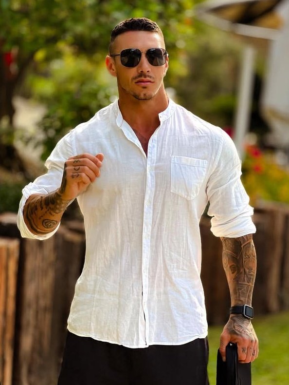 Virgil H Mastroddi

- Member of the Mastroddi Family 
- Hybrid training 
- Club owner
- Fitness 
- Model
- RP 21+
- Multiship 

RT to spread the word!