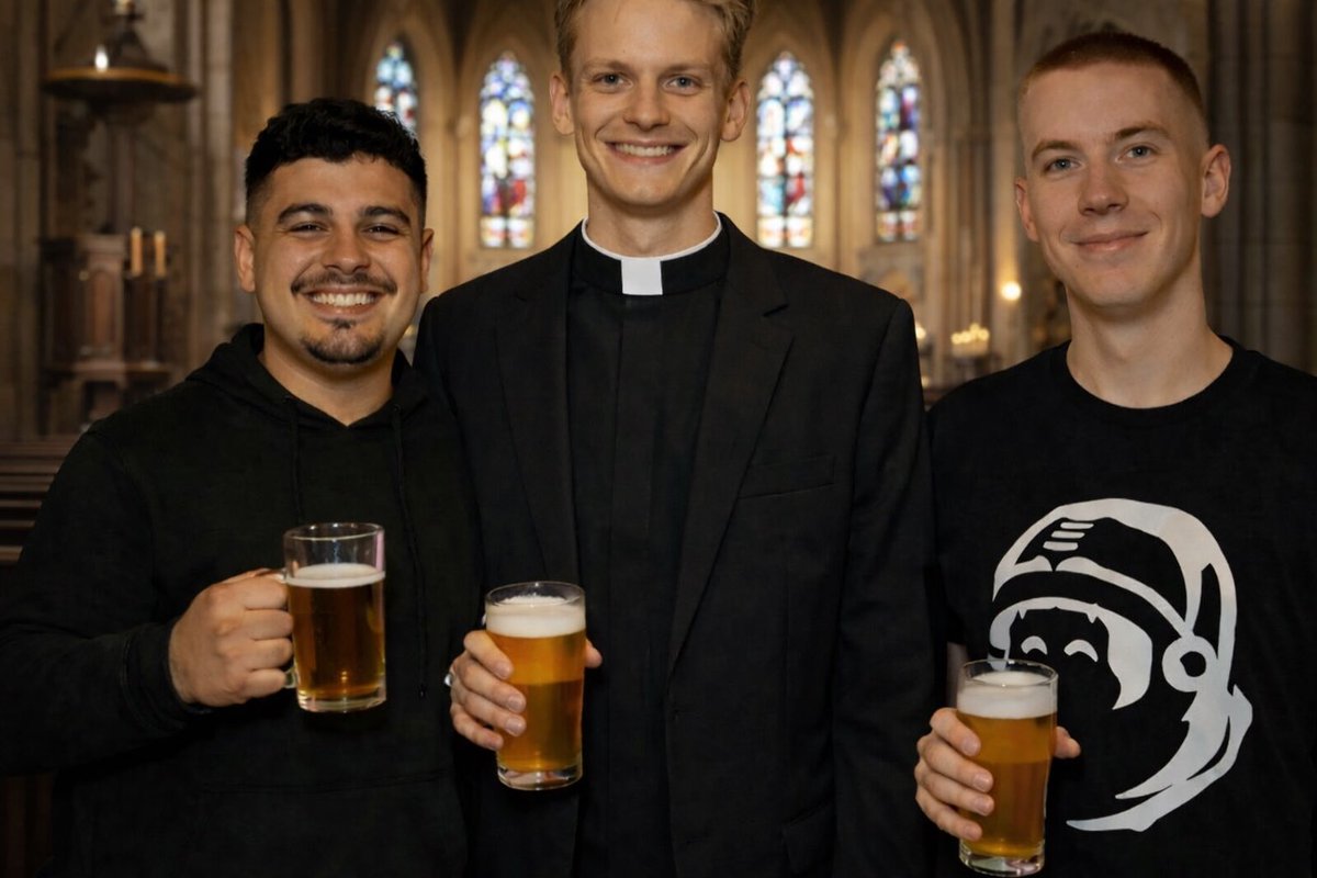 BenaP2004's tweet photo. Skud ud til @coachdpcs for gøre det socialtacceptabelt både at drikke øl i arbejdstiden men også i kirken🍻🔥🧯 https://t.co/0cGW9LoUON
