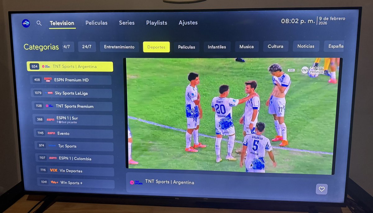 Para los que no les anda XuperTv pongan este código en Downloader :
7115322
Hasta ahora espectacular , mejor que xuper inclusive