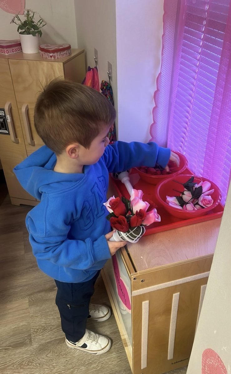 Valentine Bakery and Florist Shop Pretend and Play Center. My littles in Pre-K4 <a href="/pce_panthers/">Prairie Creek Elementary</a> are taking orders, counting change, and serving guests with some sweet treats and beautiful bouquets! 🧁💐💘
#RISDDreamBig #RISDprek