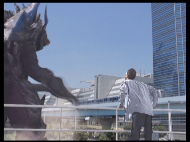 平成の特撮『幻星神ジャスティライザー』の第１話から。
お台場に出現した怪獣の近くを、ゆりかもめが走る。
　
#幻星神ジャスティライザー
#平成
#特撮
#特撮好きと繋がりたい