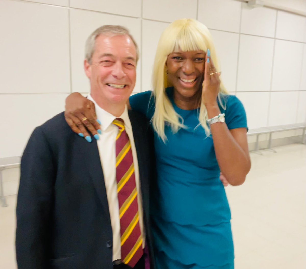 CeliaHibbert's tweet image. The Prime Minister of our hearts 💕 He's fighting for My Family, My Community, and My Country. 
@reformparty_uk conference today. @Nigel_Farage #greatbritain #commonsense #wolverhampton #ReformUK #politics #rally #Election2026
@ReformDaily_

facebook.com/share/p/1C6f3w…