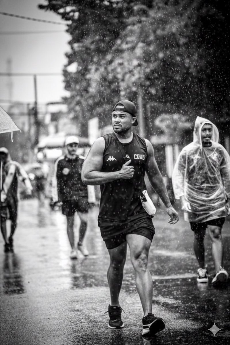FelipeTFelix's tweet photo. Debaixo de chuva ou de sol, meu amor é o mesmo.. Vascoooo 💢⚫️⚪️

#VascoDaGama #barreira #SãoJanuário https://t.co/WIOeqheLUg