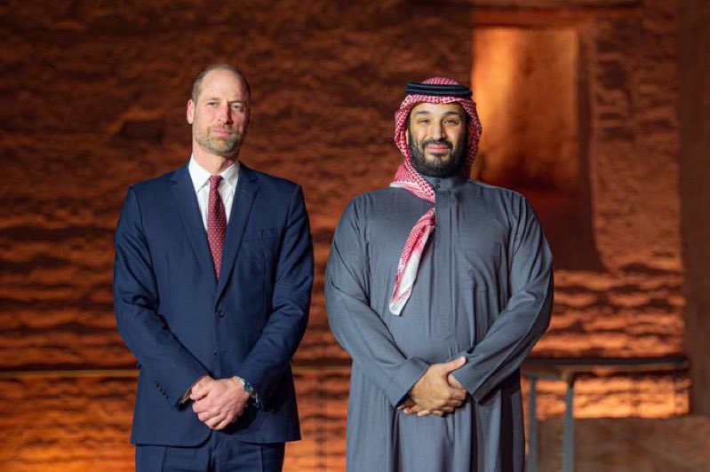 اللهم احفظ ولي عهدنا 
#محمد_بن_سلمان 
ووفّقه لما تحب وترضى،
واجعل على يديه رفعة البلاد والعباد.
#ولي_العهد_الأمير_محمد_بن_سلمان