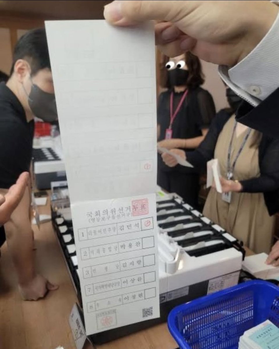 국민의힘은 국민들과 언론들에게 
이런 것을 알려야 하는 거 아닌가? 

그리고 미국 트럼프 진영에도...

이건 부실선거가 아니고 
바로 '부정선거!!'