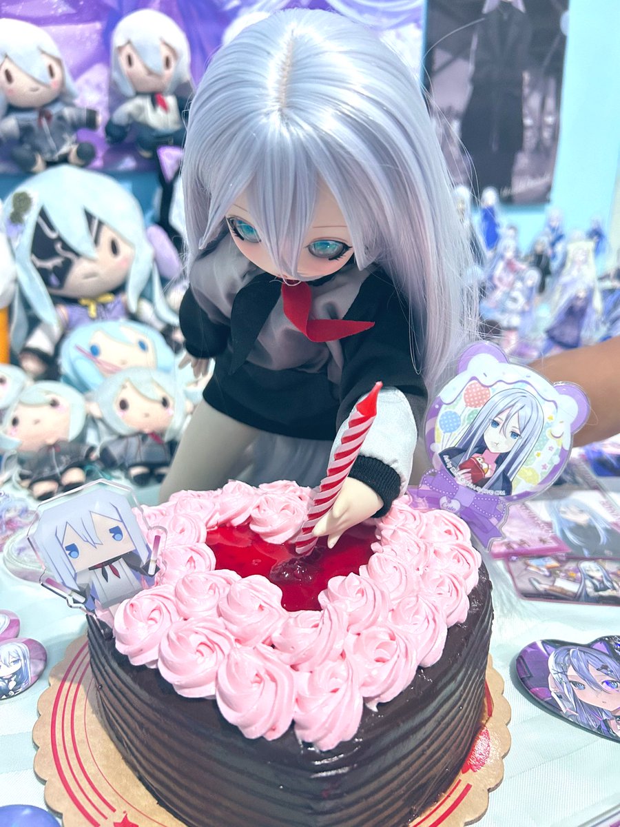hawdimeow's tweet photo. 🎂 https://t.co/fNVH1zOnj1