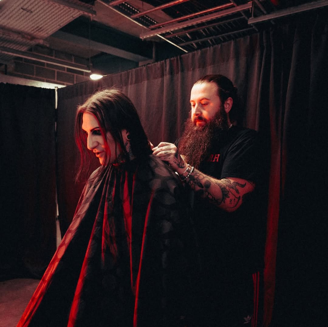 why the fuck is he the prettiest diva ever HELLO???

📷: danvirchow
✂️: heavy.metal.hairdresser (IG)
💄: katereynoldsmua