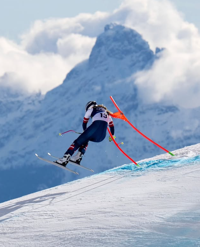 GeorgeSpalluto's tweet image. Vonn: "Ieri il mio sogno olimpico non è finito come lo avevo sognato. Ho osato sognare e avevo lavorato molto duramente per realizzarlo. Perché in discesa la differenza tra una linea strategica e un infortunio catastrofico, può essere piccola 5 pollici.
 
Ero semplicemente 5…