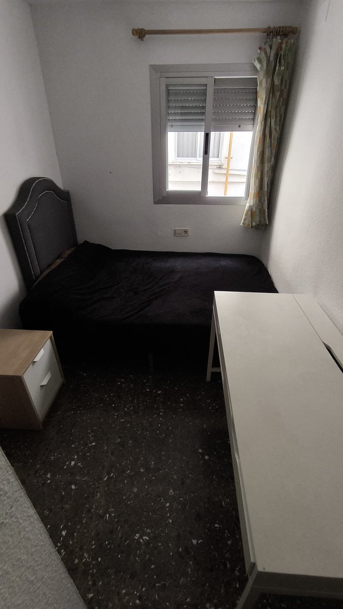 Inesboria's tweet photo. se alquila habitación para entrar ya 
300€ al mes
primado reig
persona ordenada y limpia 🫶🏻
más info priv https://t.co/ABvfo1FGxV