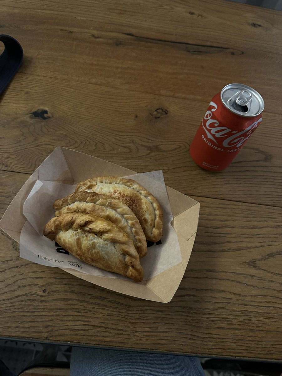 I genuinely think I have so many things wrong with me that I will never love or be loved. Empanadas.