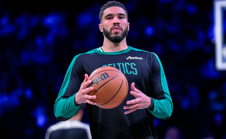 basquetplus's tweet image. La estrella de los Celtics fue enviada a entrenar al equipo de G-League para comenzar a tomar contacto y su vuelta a las canchas se espera que sea más temprano que tarde.

Jayson Tatum, cada vez más cerca del regreso
basquetplus.com/nba-jayson-tat…
#NBA #BostonCeltics