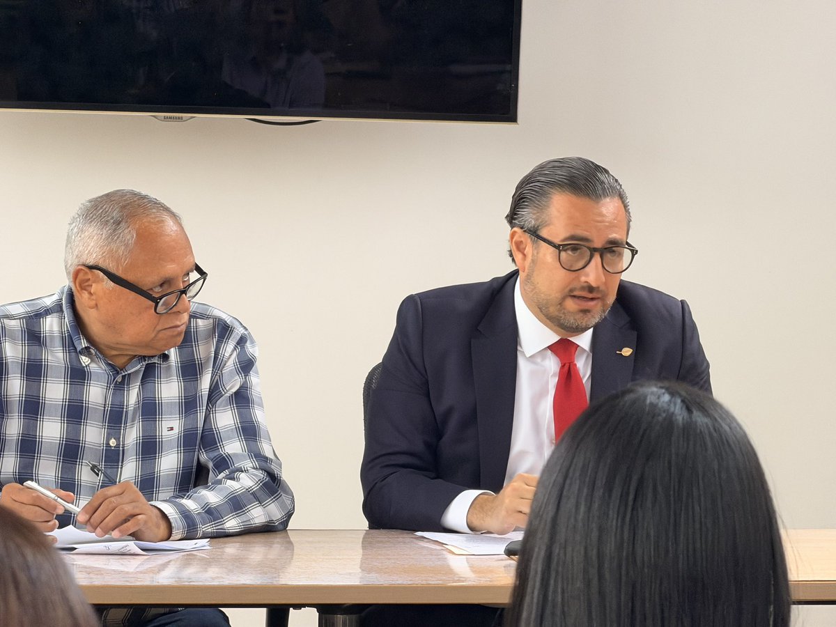 diegopadronb's tweet photo. Iniciamos la semana participando en una reunión junto al alcalde @darwingonzalezp y su equipo de directores, en la que conversamos sobre el trabajo que viene y los proyectos que se seguirán impulsando para el desarrollo de nuestro municipio.

El trabajo del @concejo_baruta y la @AlcaldiaBaruta es un esfuerzo conjunto, coordinado y siempre de cara a nuestros vecinos. Creemos en una gestión que se construye en equipo, con planificación, diálogo y compromiso con la gente.