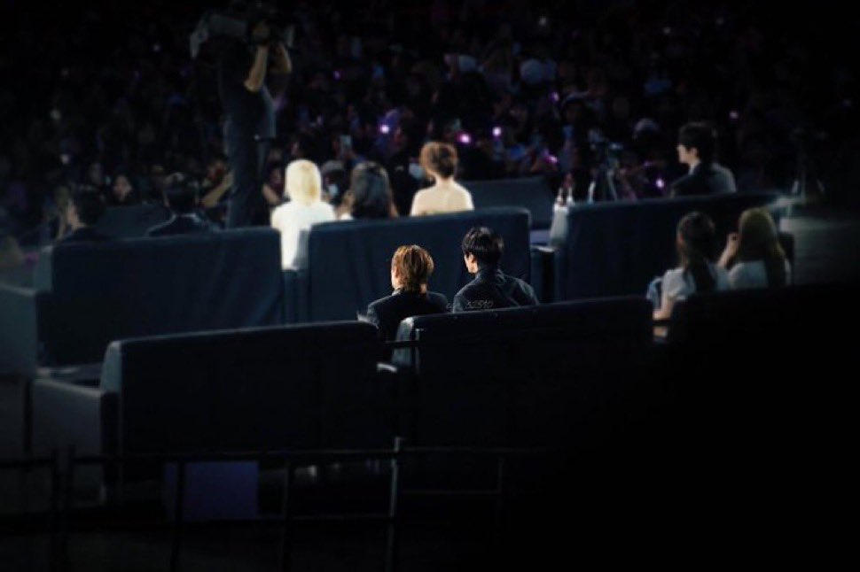 AizeeClay's tweet image. So what am I supposed to do with this image. How am I supposed to cope with this image. How do I move past this image.